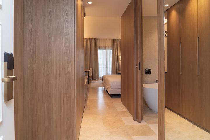 Room 20 of 99