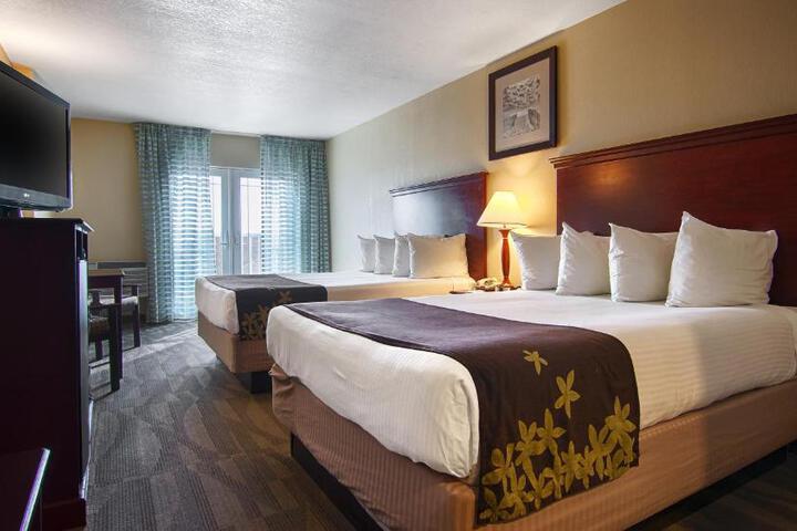 2 Queen Beds Accessible (6 of 11)