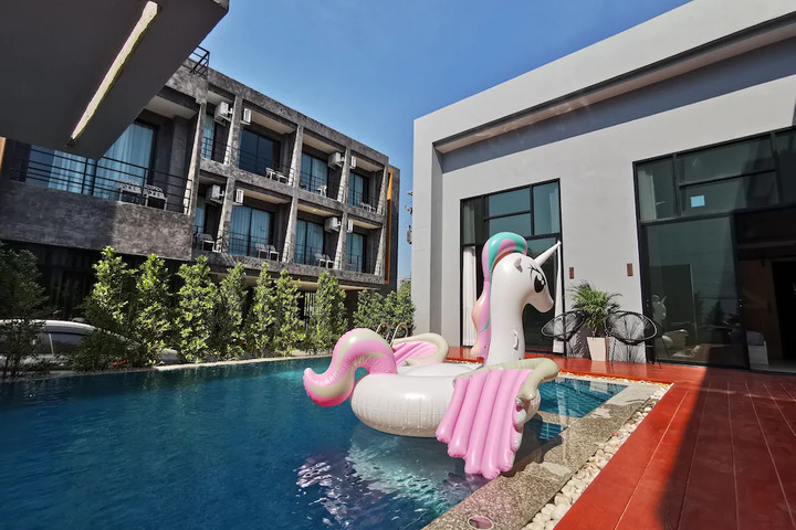 Lay Hotel