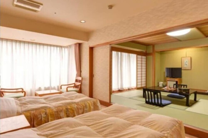 Room 9 of 127