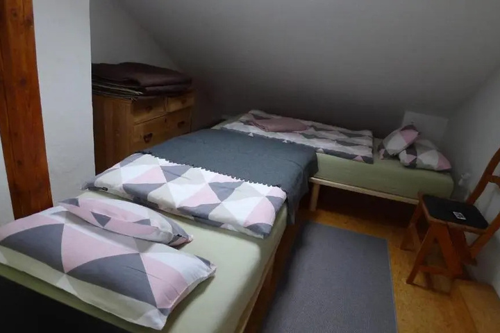 Room 2 of 10