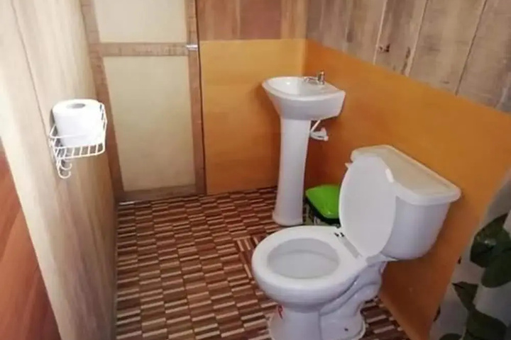 Room 6 of 19