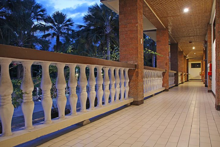 Ballroom/Hall 23 of 32