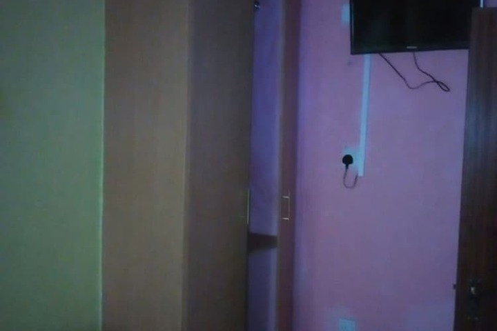 Room 6 of 14