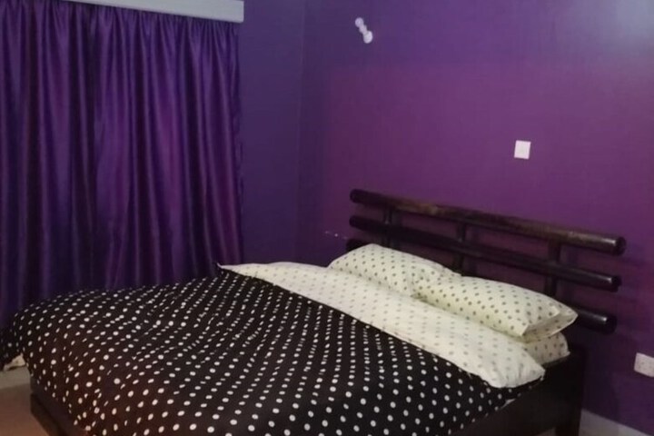 Room 4 of 8