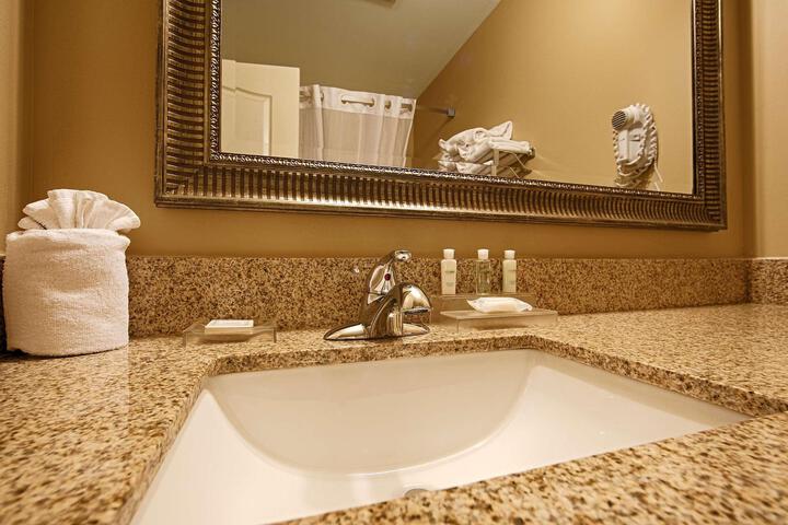 Suite 1 King Bed Sofa Bed Living Area Work Desk Microwave and Refrigerator WiFi Full Bre (1 of 31)