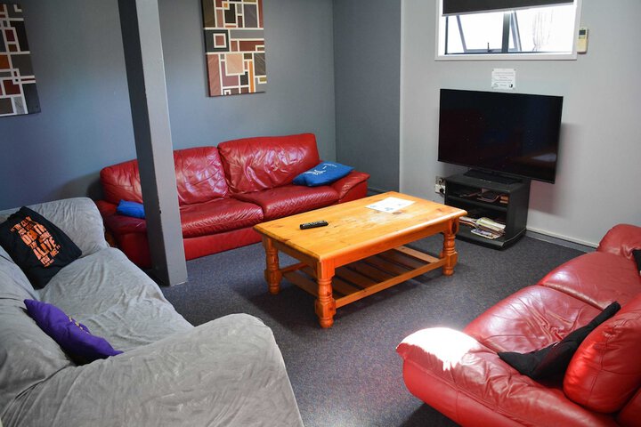 Lounge 24 of 29