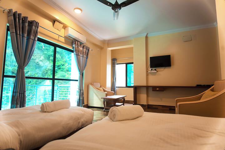 Room 5 of 31
