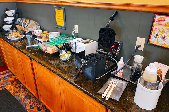 Breakfast/Coffee Service 50 of 52