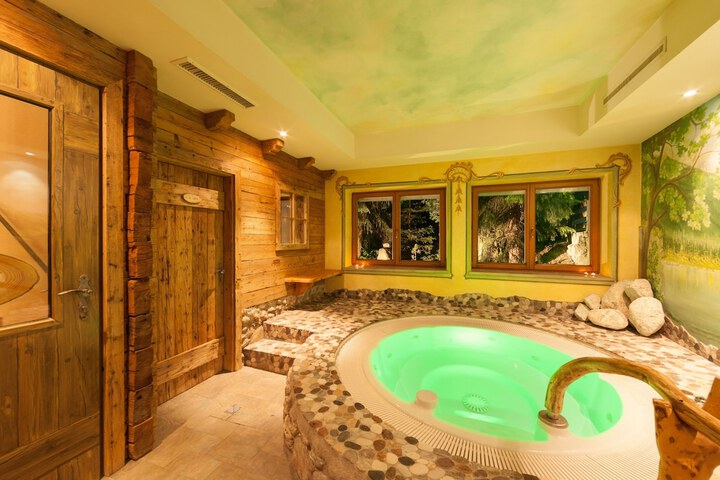 Pool 31 of 68