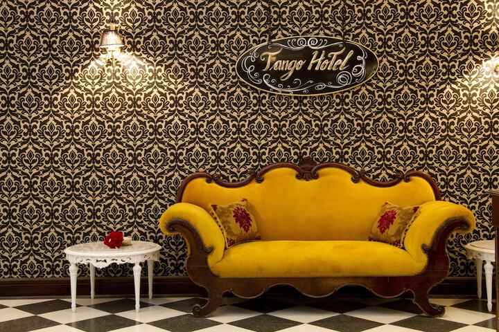 Entrance & Lobby