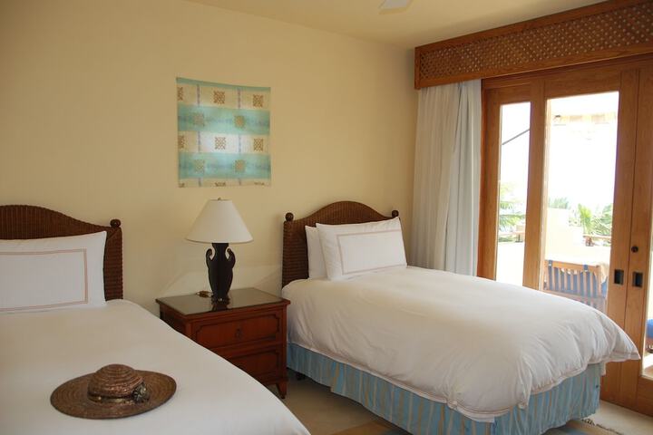 Room 8 of 22