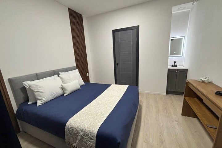 Room 14 of 25