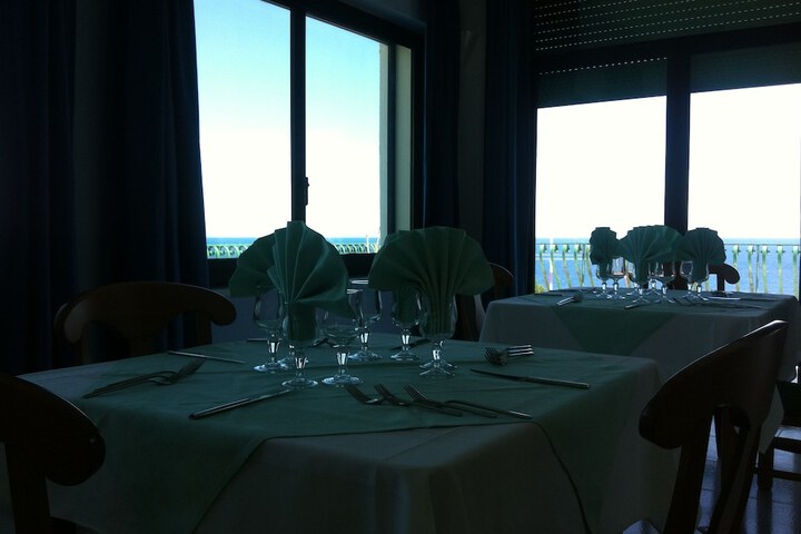 Dining 44 of 94