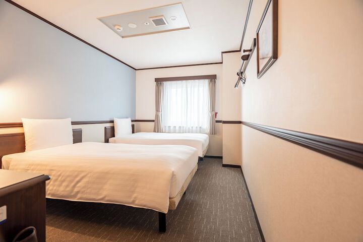 Room 14 of 32