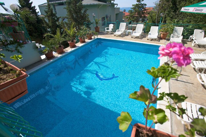 Hotel with Pool