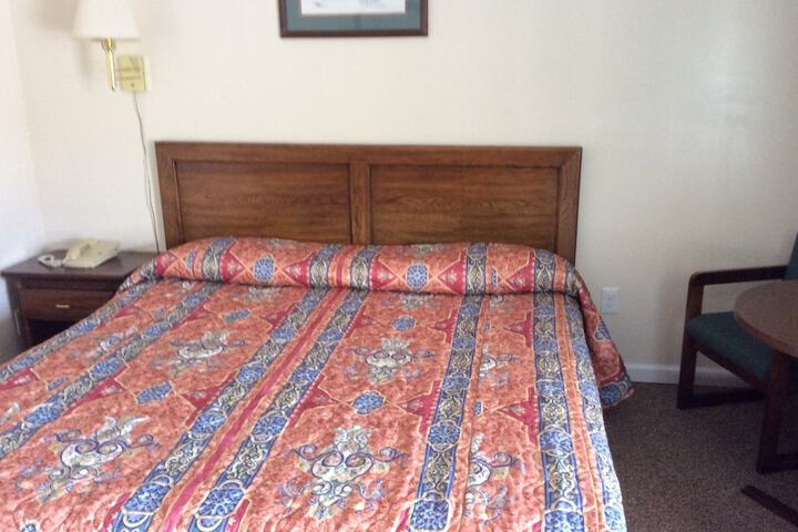 Room 4 of 27