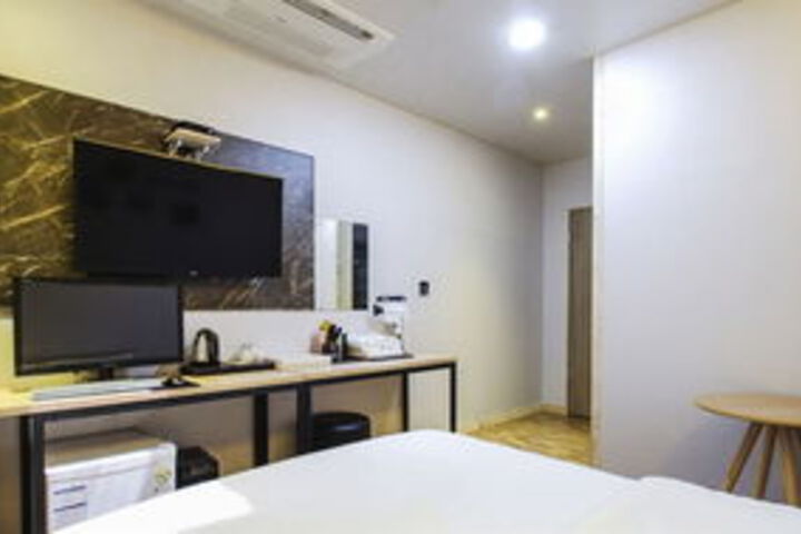 Room 19 of 30