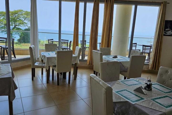 Dining 6 of 8