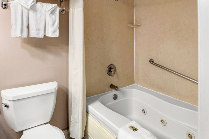 Room 15 of 38