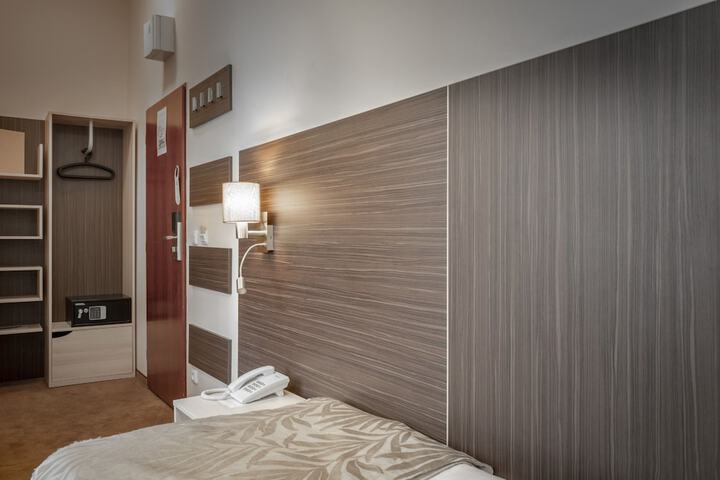 Room 13 of 70