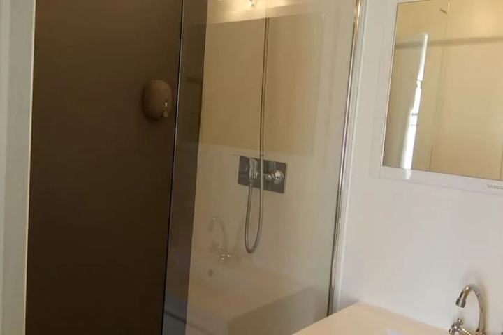 Room 7 of 14