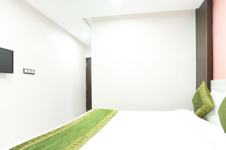 Room 11 of 44