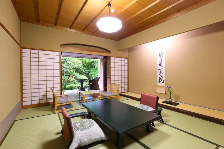 Room 15 of 214