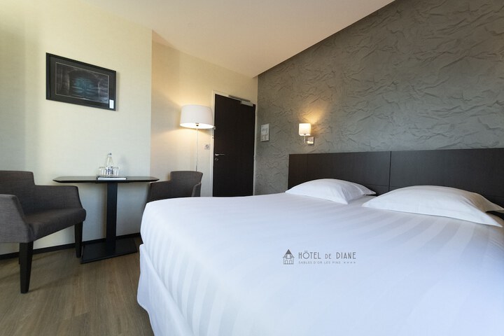 Room 4 of 85