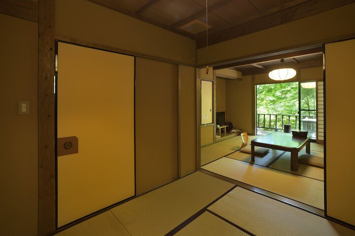 Room 4 of 73
