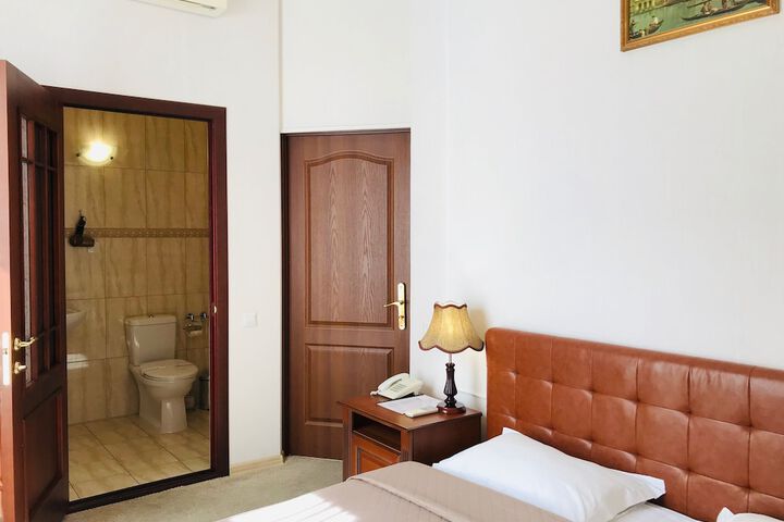 Room 26 of 73
