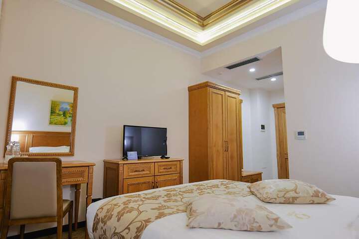 Room 32 of 79