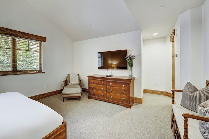 Room 41 of 569