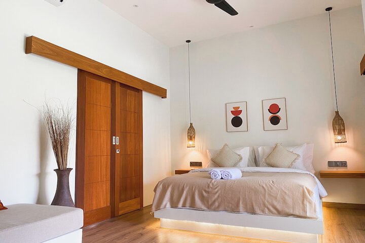 Room 2 of 9