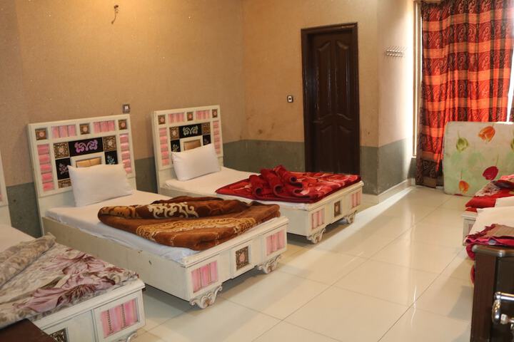 Room 4 of 10