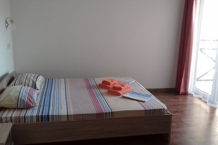 Room 28 of 34