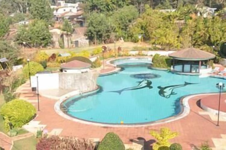 Hotel Pool