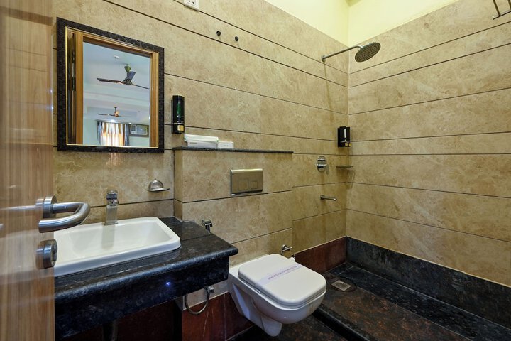 Room 32 of 49