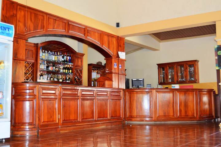 Lounge 28 of 50