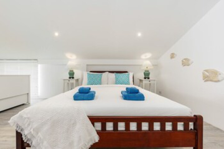 Room 10 of 17