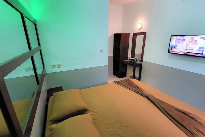 Room 10 of 11