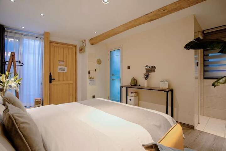 Room 16 of 48