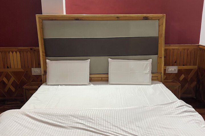 Room 2 of 8