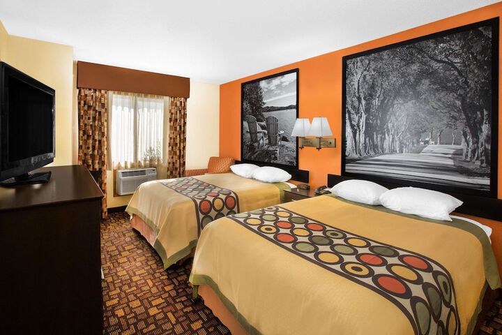 1 Queen Bed (7 of 14)