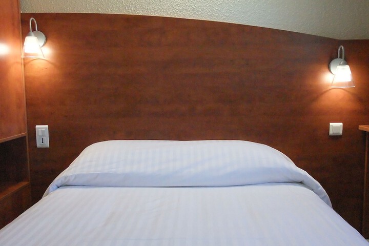 Room 7 of 32