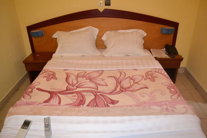 Room 6 of 31