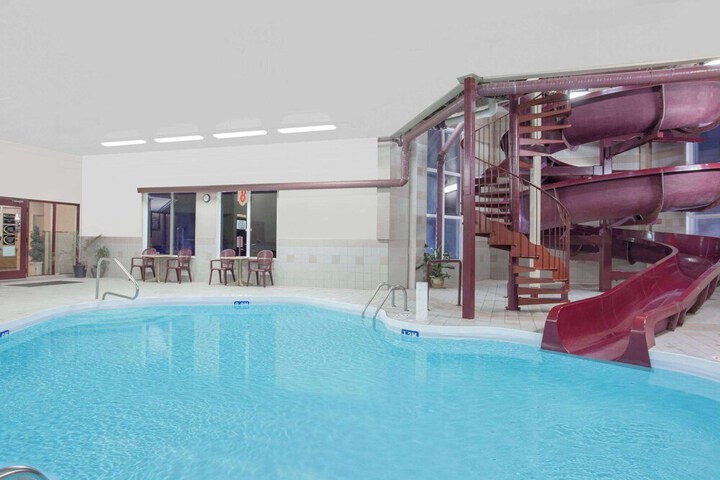 Hotel Pool