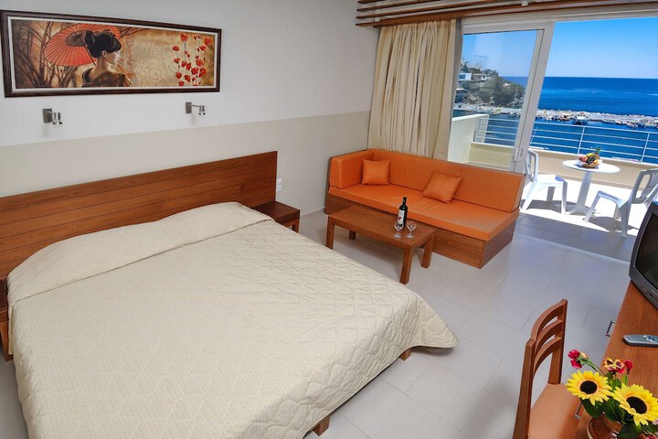 Room 4 of 42
