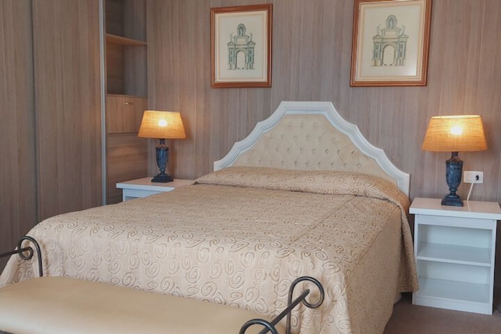 Room 44 of 80