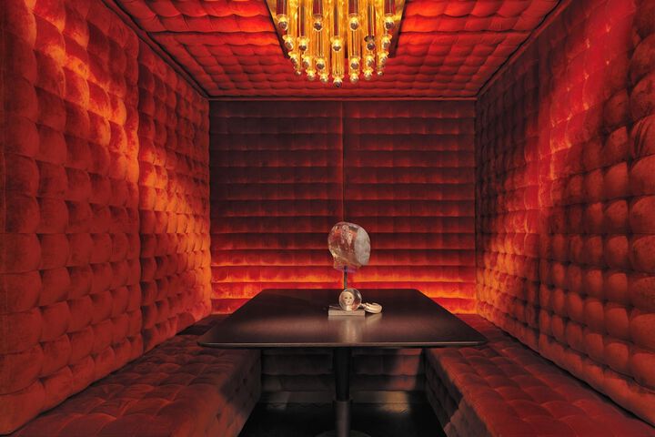 Lounge 63 of 77